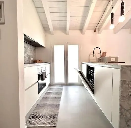 Di Design Con Posto Auto. Meda