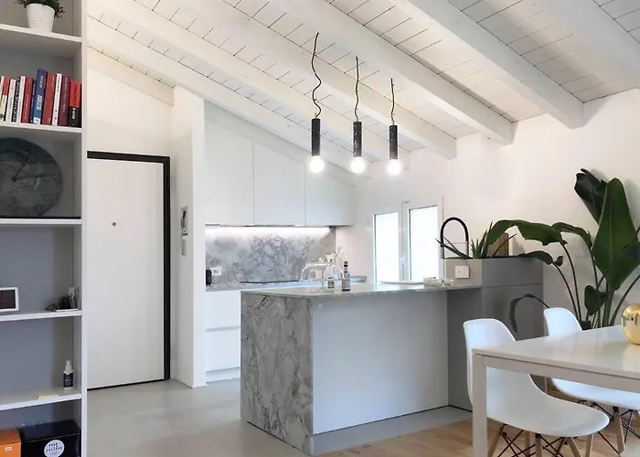 Di Design Con Posto Auto. Lägenhet *